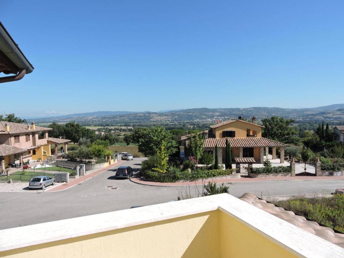 La Casa Di Marco E Lorella Fratta Todina Bagian luar foto