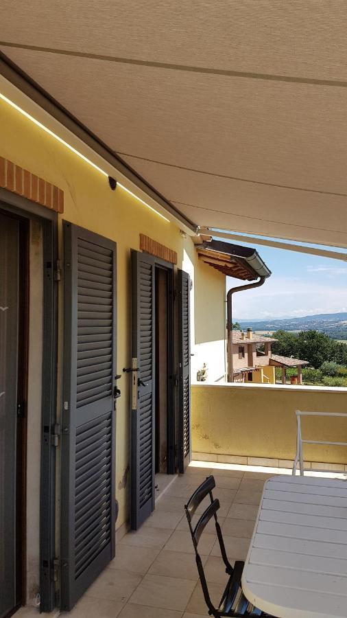 La Casa Di Marco E Lorella Fratta Todina Bagian luar foto