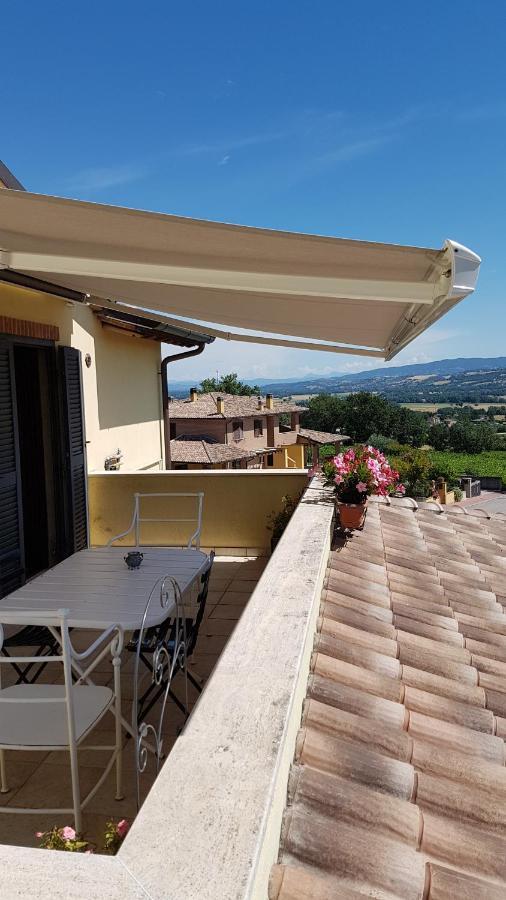 La Casa Di Marco E Lorella Fratta Todina Bagian luar foto