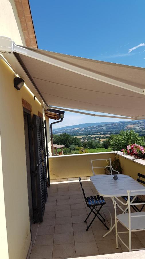 La Casa Di Marco E Lorella Fratta Todina Bagian luar foto